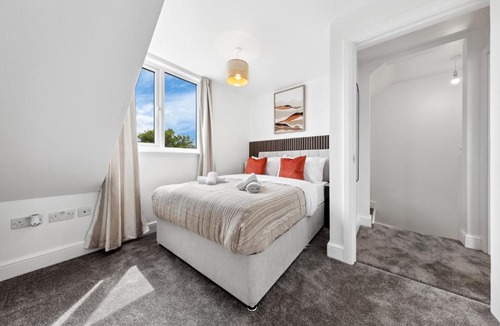 Enfield Highway Apartment | 4-BR I Extended Stays I Driveway Parking Available