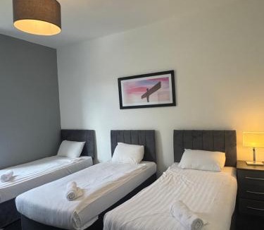 Newcastle-upon-Tyne House | 4 BR, Large & Modern Private House Central Location
