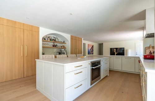 Clyde Hill House | 4 BR Lux Home, Private Heated Pool, Central AC, 5 min to Bellevue, 90 Nights+ ok