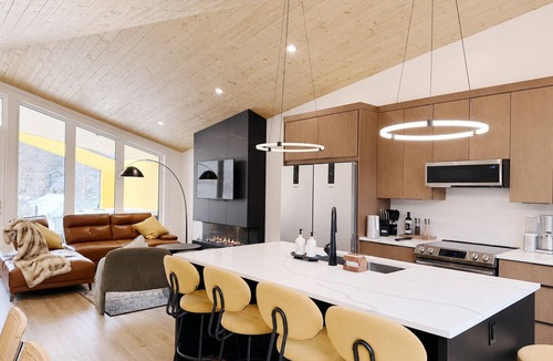 Teepee Town House | 4 BR with Epic Mountain View, Hot Tub, Garage EV Port, Super High Ceiling