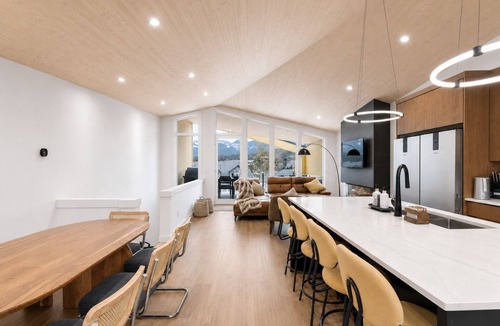 Teepee Town House | 4 BR with Epic Mountain View, Hot Tub, Garage EV Port, Super High Ceiling