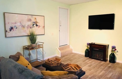 Southington Apartment | #4 *BRAND NEW*INCREDIBLE LOCATION *SUPERHOST*