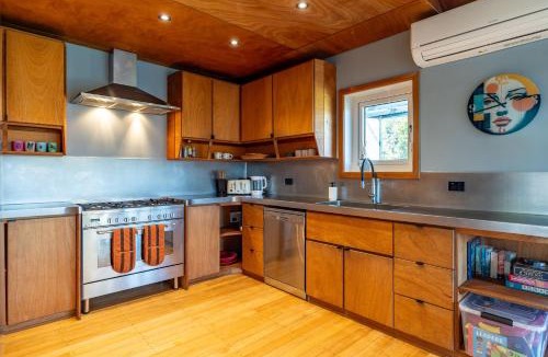 Shirley House | 4 BRD family house in Shirley - 10 mins drive to CBD, walk to the Palms Mall