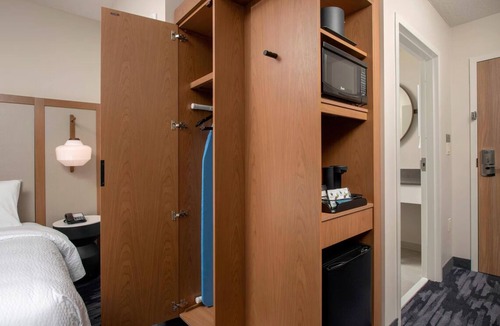 Doral Hotel | 4 Bright & Relaxing Rooms l Free Breakfast, Near to CityPlace Doral - 0.4 mi