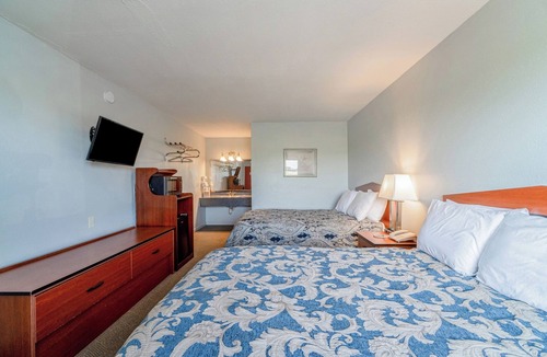 Aurora Hotel | 4 Bright Units, Walk to Local Restaurants, Parks & Enjoy the Best of Aurora Life