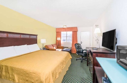 Lookout Valley Neighborhood Association Hotel | 4 Chattanooga Escape Near Ruby Falls w/Two Queens and Outdoor Seasonal Pool
