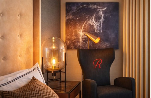 Bay Village Hotel | 4 Classy Designed Hotel Rooms with On-site Dining - A Modernist's Dream