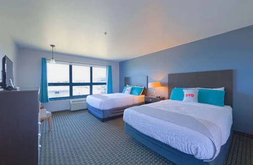 Newport Hotel | 4 Clean Partial Ocean View Rooms Near Devils Punch Bowl for Adventure Lovers
