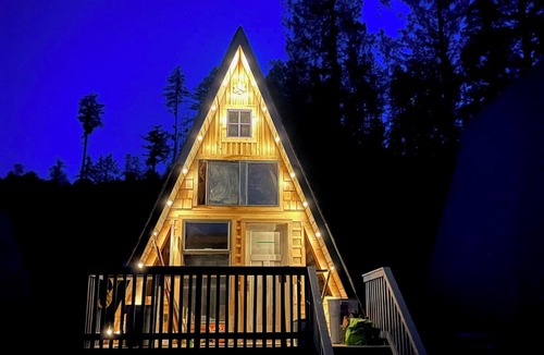 Powell River Cabin | 4 Coastal Cabins & 2 bedroom suite for exploring the Sunshine Coast of BC