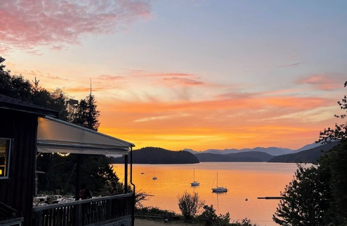 Sliammon Cabin | 4 Coastal Cabins & 2 bedroom suite for exploring the Sunshine Coast of BC