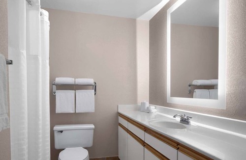 Sacramento Hotel | 4 Comfortable Suites w/Full Kitchen & Daily Fresh Cookies in Sacramento