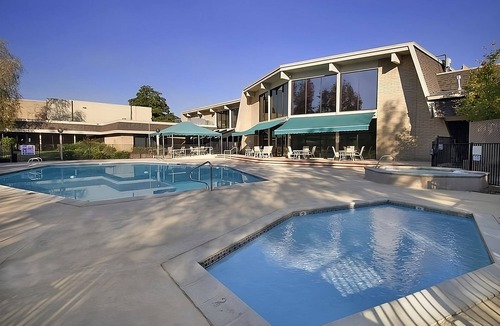 Redding House | 4 Comfortable Units! Outdoor Pool, Parking, Pets Allowed, Near Turtle Bay East!