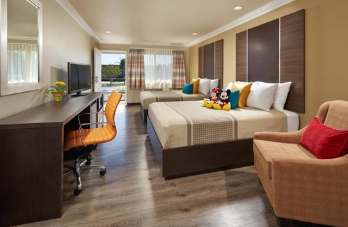 Anaheim Resort Hotel | 4 Comfortable Units – Pool Access & Minutes to Disneyland & Attractions!