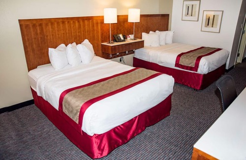 Cedar City Hotel | 4 Comfortable Units Perfect for Scenic Park Exploration! Free Breakfast, Pool!