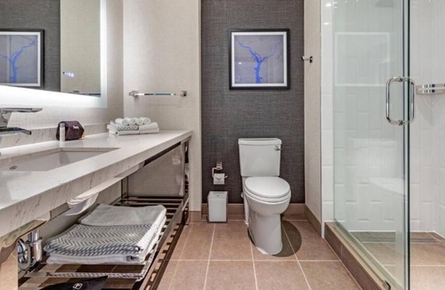 Buzzard Point House | 4 Comfortable Units, Restaurant/Bar, Rooftop Lounge, Minutes to Nationals Park
