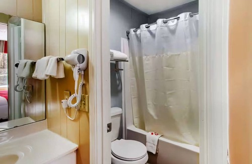Ridgeland Hotel | 4 Convenient King Rooms + Free Parking for Easy Ridgeland Trips