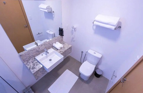 Centro Hotel | 4 Conveniently Located Pet-Friendly Rooms | Steps to Local Dining & Restaurants