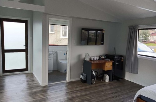 Kawaha Point Ski Chalet | 4 Double and 2 Sofa Bed Studio B