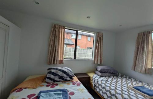Mount Albert Ski Chalet | 4 Double Beds and 2 Single Sofa Beds Chalet B