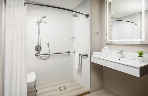 Bay Harbor Islands Hotel | 4 Double Queen Rooms at The Altair Hotel Bay Harbor Miami, Pets Are Welcome!
