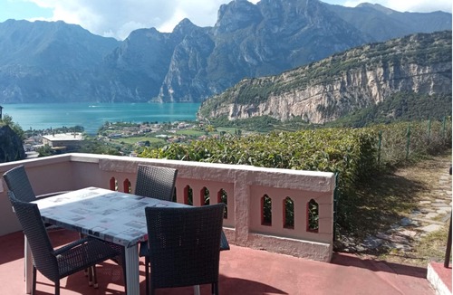 Torbole sul Garda Villa | 4 - Double with garden view overlooking the lake Torbole