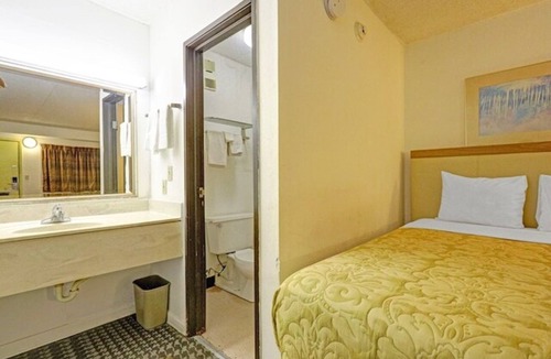 Brookville Hotel | 4 Group-Friendly Rooms for a Convenient Stay near Brookville Parks & Recreations