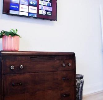 Rossmore House | 4 Guest Suite with Waterfront Views at Fancie's PEC - Suite 2