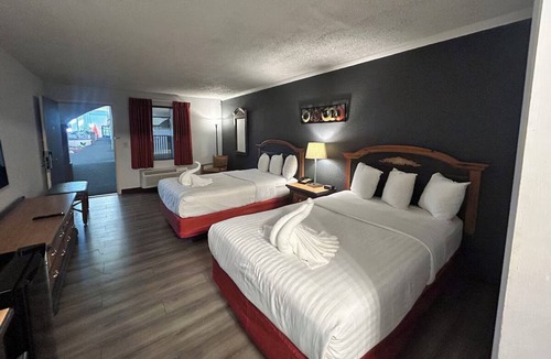 Mattoon Hotel | 4 Inviting Rooms w/Breakfast | Cultural Explorer Stay -Close to Museums & Parks