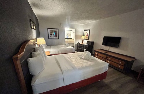 Mattoon Hotel | 4 Inviting Rooms w/Breakfast | Cultural Explorer Stay -Close to Museums & Parks