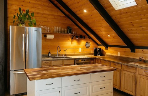 Lime Kiln House | 4 King Beds | 20 Acres | Hot Tub + Private Trail
