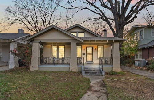 Midtown House | 4 KING BEDS Luxurious Historic Home in the Heart of Memphis