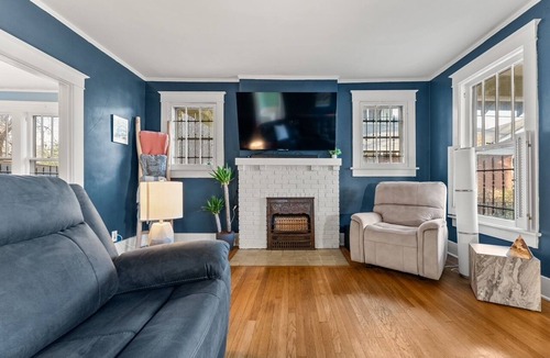 Midtown House | 4 KING BEDS Luxurious Historic Home in the Heart of Memphis