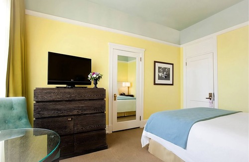Goose Hollow Hotel | 4 Luxe Units | Pets Allowed | Minutes to Int'l Rose Test Garden - 1.6 mi