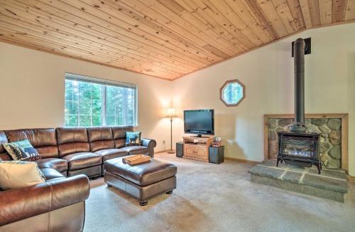 Dorrington House | 4 Mi to Big Tree State Park: Serene Cabin w/Deck