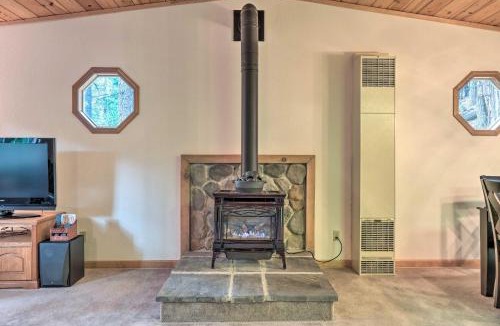 Dorrington House | 4 Mi to Big Tree State Park: Serene Cabin w/Deck