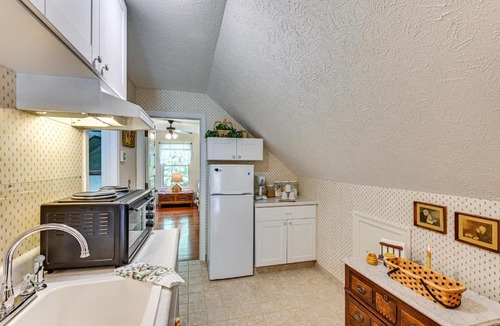 Rockfield Apartment | 4 Mi to downtown Delphi: Trails & Fishing Pond