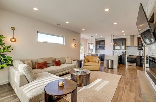 Greenville House | 4 Mi to Dtwn Greenville: Group-Ready Home w/Yard
