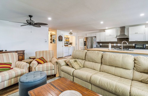North Sarasota House | 4 Mi to Dtwn Sarasota! Family Home w/Pool Access