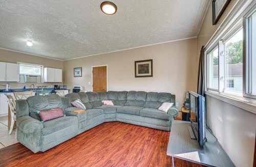 Belpre House | 4 Mi to Ohio River: Quiet Guest House w/Yard!