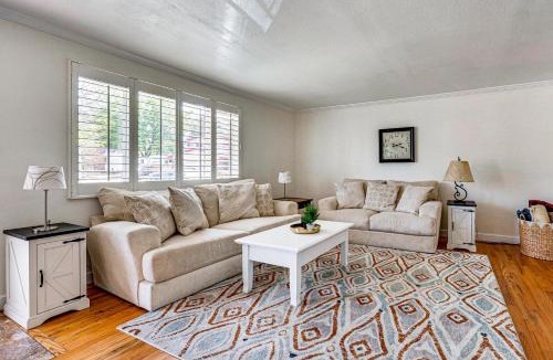 Arvada House | 4 Mi to Olde Town Arvada! Dog-Friendly Home, Yard
