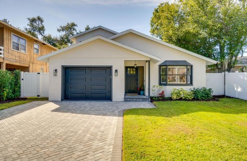Vamo House | 4 Mi to Siesta Key Family Getaway with Balcony