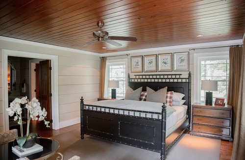 Mirror Lake Cabin | 4 Min. to Town, 2 Fireplaces, 2 King Suites, Screened Porch, Wooded Yard