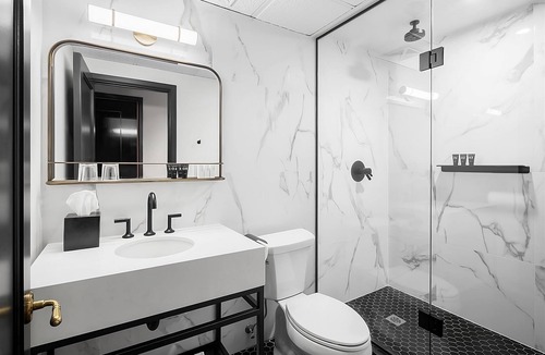 Riverside Hotel | 4 Modern Style Suites at Broadview Ave