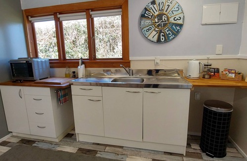 Coromandel Cottage | 4 Palms Cottage Coromandel Town