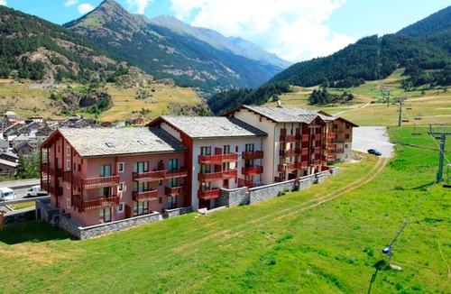 Termignon Apartment | 4 pers apartment Termignon with wifi, parking, ski locker
