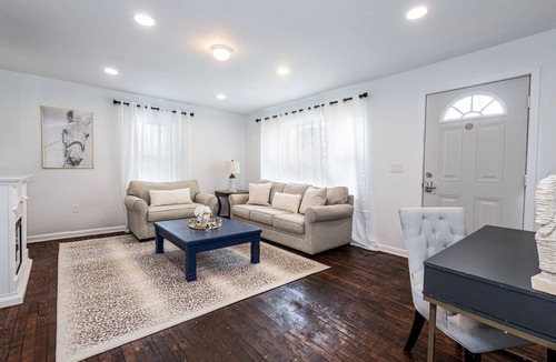 London House | 4 Person Cozy Home Near Downtown London