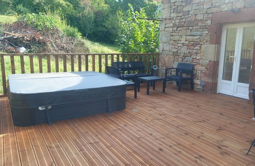 Collonges-la-Rouge Apartment | 4-person gite in the center of one of France's most beautiful villages