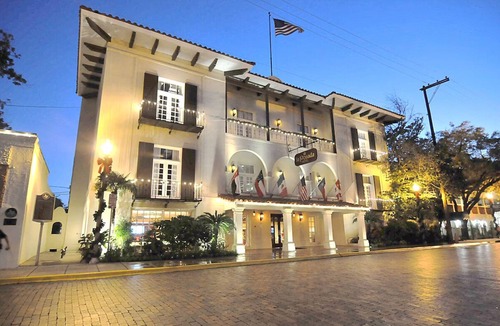 Western Division Hotel | 4 Pet-Friendly Double Suite w/Grill, Pools, & Hot Tub | Near Museums & Downtown
