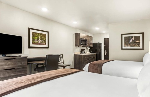 Jonesboro Hotel | 4 Pet-Friendly Rooms w/Kitchenette | Free Parking | Minutes away from Museums