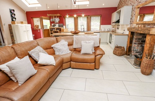Hollow Meadows Cottage | 4 PHEASANT LANE, pet friendly, with hot tub in Stocksbridge